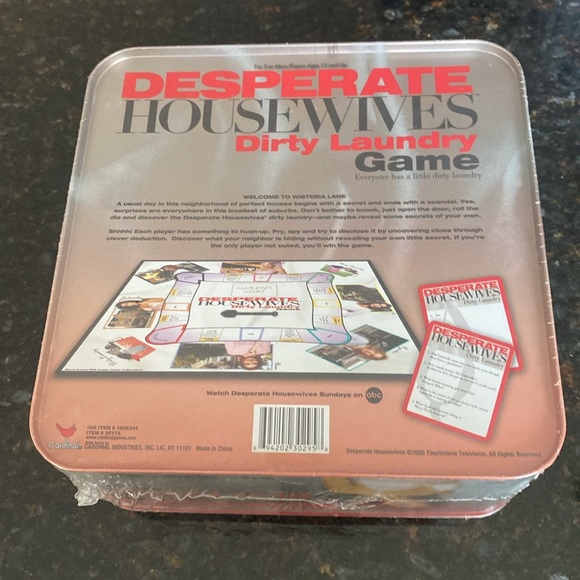 NIP Desperate Housewives Dirty Laundry Game - Picture 2 of 3